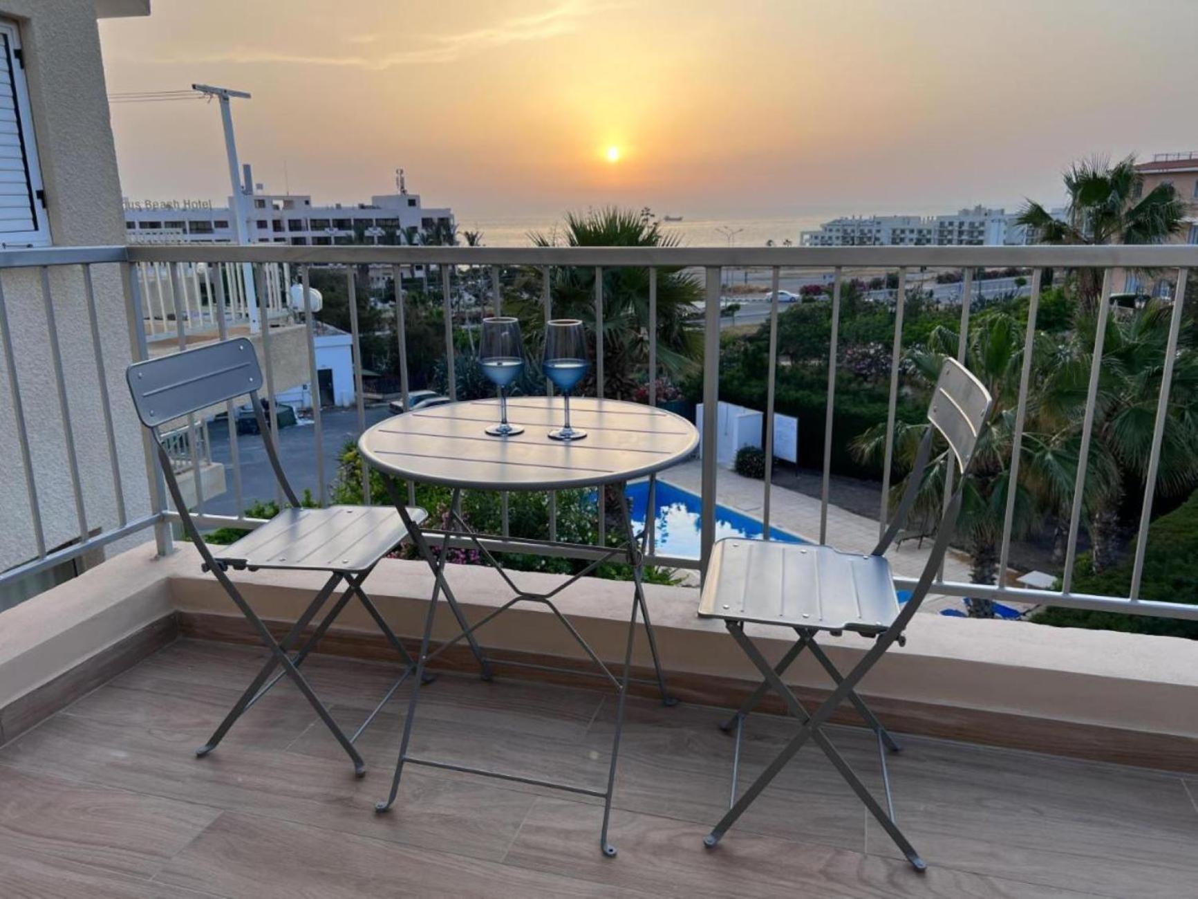 H&O Diamond Complex Sea View Apartment Paphos Luaran gambar